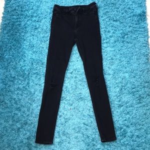 BLACK RIPPED SKINNY JEANS